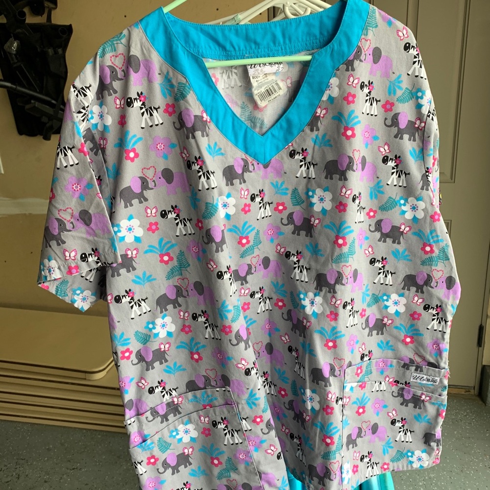Women’s Scrub Top - 2X - Like New - Never Worn